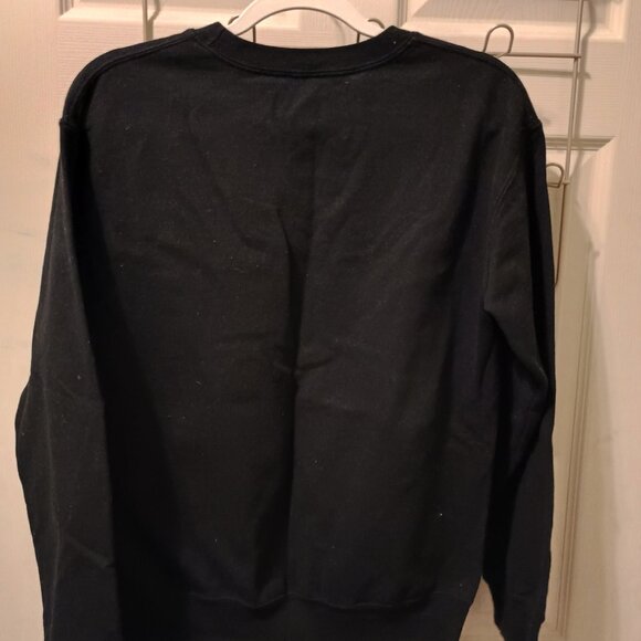 Two small sweaters - Picture 2 of 4